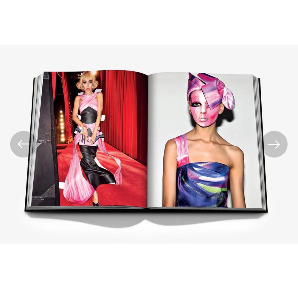 Moschino Book - Picture 8 of 8